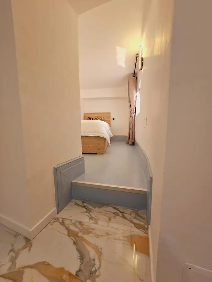 Edera Residence Naples Guest house